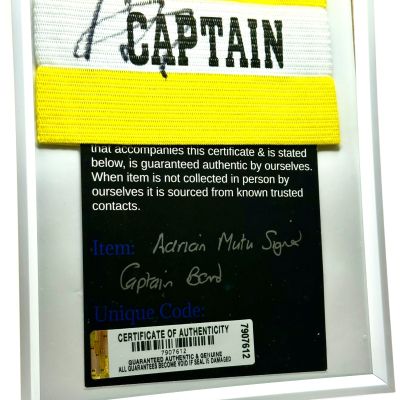 Adrian Mutu - Banderola de capitan cu autograf (semnata personal) + certificat de autenticitate + rama 