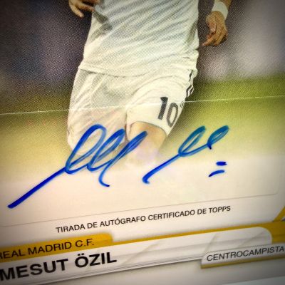 Mesut Ozil 2025-26 Topps Real Madrid Collectors Tin - AUTO #AU-MO